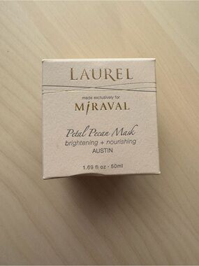 NIB✨ Petal Pecan Mask - Miraval Exclusive